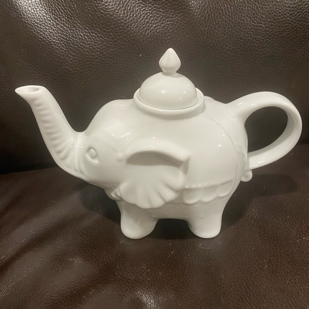 Cordon Bleu Porcelain Elephant Teapot